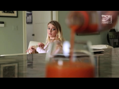 ❤️ Titi handiak eta puxa estua dituen neska beroa galtzailetik oilarra lortzen du, baina oso gogorra ❤️ Izorratu bideoa  gugan ☑