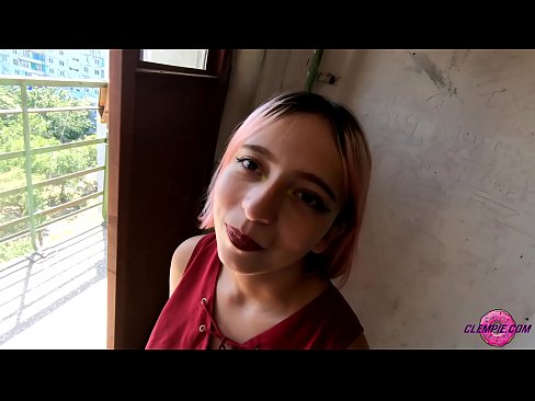 ❤️ Ikasle sentsuak arrotz bat zurrupatzen du kanpoaldean - Cum On His Face ❤️ Izorratu bideoa  gugan ☑